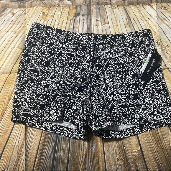NWT Land’N Sea Black White Floral Cotton Stretch Shorts - Picture 1 of 5